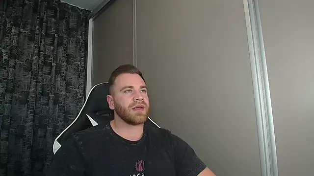 Snapshot of Thori92 chatting on 10/25/25, 07:30 Thori92 online show from 10/25/25, 07:30