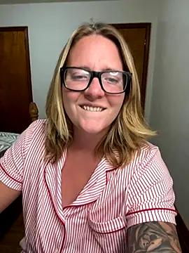 Lizzyloo online show from 10/11/25, 10:19