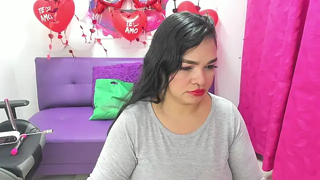 Snapshot of Cloe_35 chatting on 02/14/25, 03:36 Cloe 35 online show from 02/14/25, 03:36
