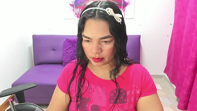 Snapshot of Cloe_35 chatting on 03/06/25, 03:35 Cloe 35 online show from 03/06/25, 03:35