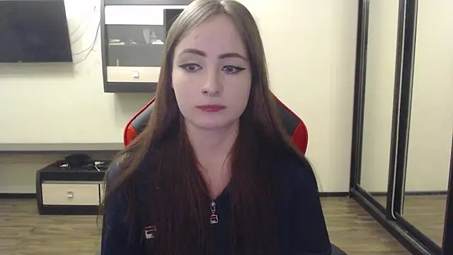 Snapshot of Laralianna chatting on 12/14/24, 06:41 Laralianna online show from 12/14/24, 06:41