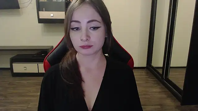 Snapshot of Laralianna chatting on 01/05/25, 11:55 Laralianna online show from 01/05/25, 11:55