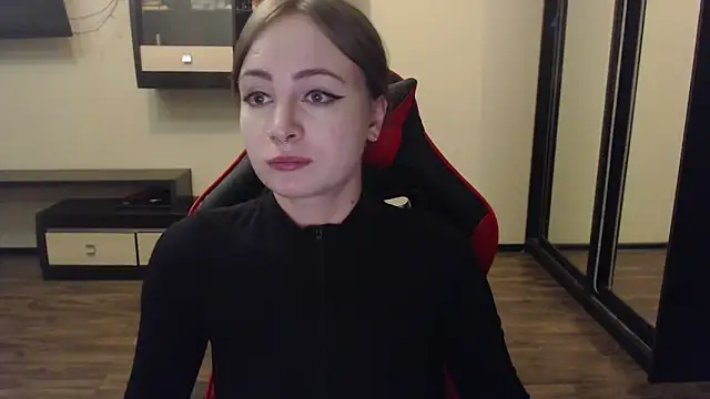 Snapshot of Laralianna chatting on 01/09/25, 07:42 Laralianna online show from 01/09/25, 07:42