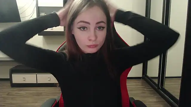 Snapshot of Laralianna chatting on 01/11/25, 05:20 Laralianna online show from 01/11/25, 05:20