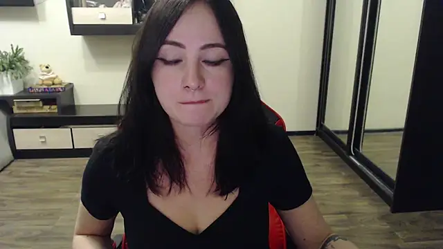 Laralianna online show from 10/11/25, 05:11