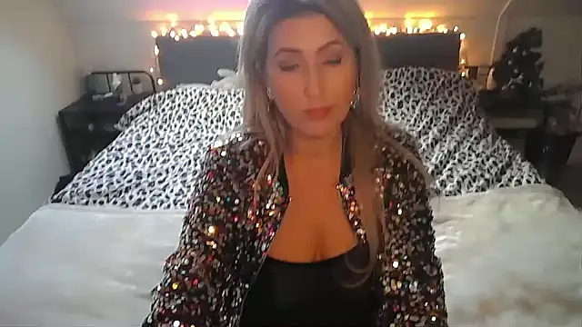 Snapshot of TessToy chatting on 12/20/24, 09:43 TessToy online show from 12/20/24, 09:43