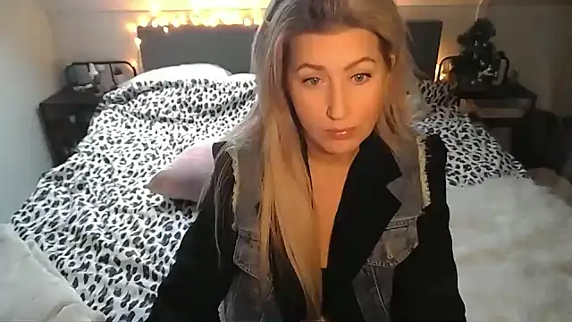 Snapshot of TessToy chatting on 12/30/24, 09:59 TessToy online show from 12/30/24, 09:59