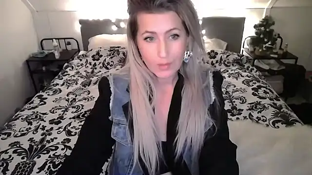 Snapshot of TessToy chatting on 01/09/25, 05:33 TessToy online show from 01/09/25, 05:33