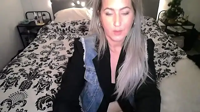 Snapshot of TessToy chatting on 01/13/25, 05:23 TessToy online show from 01/13/25, 05:23