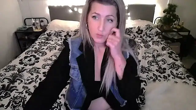 Snapshot of TessToy chatting on 01/16/25, 08:22 TessToy online show from 01/16/25, 08:22