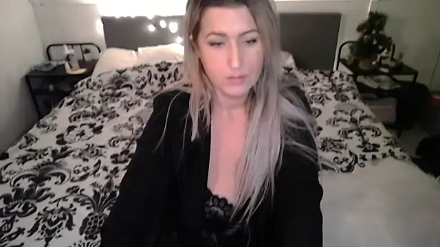 Snapshot of TessToy chatting on 01/17/25, 05:51 TessToy online show from 01/17/25, 05:51