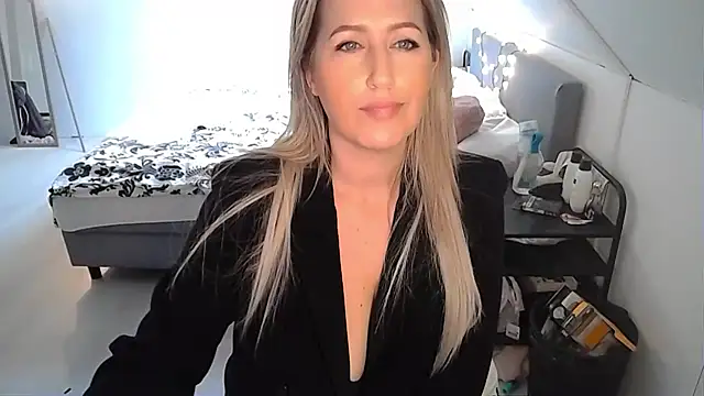 Snapshot of TessToy chatting on 01/28/25, 05:24 TessToy online show from 01/28/25, 05:24