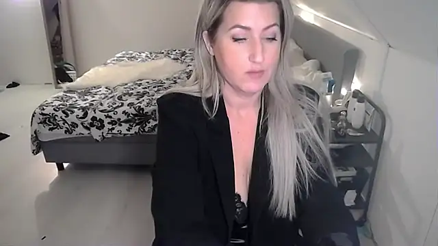 Snapshot of TessToy chatting on 01/29/25, 05:56 TessToy online show from 01/29/25, 05:56