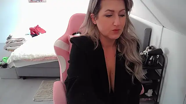 Snapshot of TessToy chatting on 03/02/25, 03:05 TessToy online show from 03/02/25, 03:05