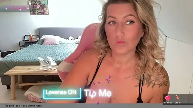 Snapshot of TessToy chatting on 09/24/25, 10:18 TessToy online show from 09/24/25, 10:18