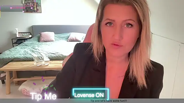 Snapshot of TessToy chatting on 09/26/25, 09:13 TessToy online show from 09/26/25, 09:13