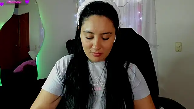 Snapshot of AnushaKumari chatting on 12/29/24, 02:00 AnushaKumari online show from 12/29/24, 02:00