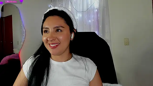 Snapshot of AnushaKumari chatting on 01/03/25, 05:10 AnushaKumari online show from 01/03/25, 05:10