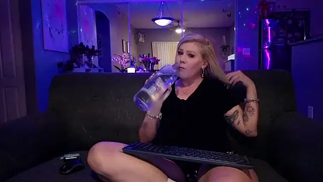 Lexi Shocker online show from 11/06/25, 04:02