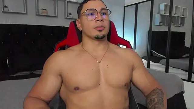 tyler hank01 online show from 10/28/25, 06:54