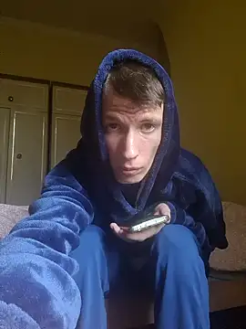 Snapshot of LuxxFin chatting on 11/05/25, 02:06 LuxxFin online show from 11/05/25, 02:06