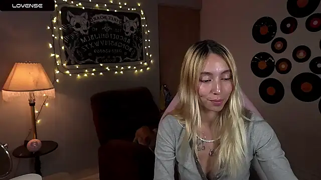 Saucy Jenn online show from 03/16/25, 04:52