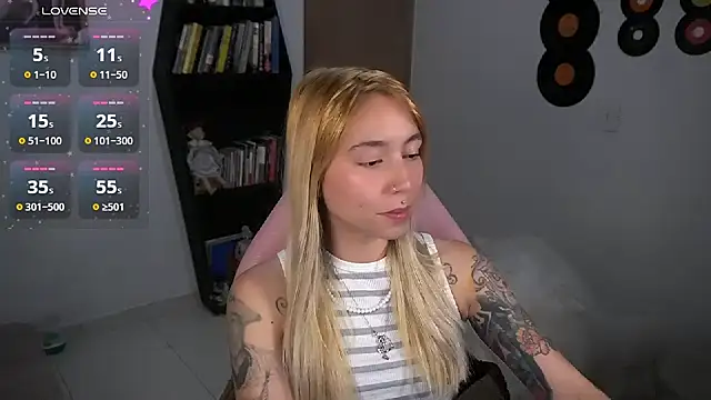 Saucy Jenn online show from 09/17/25, 03:19