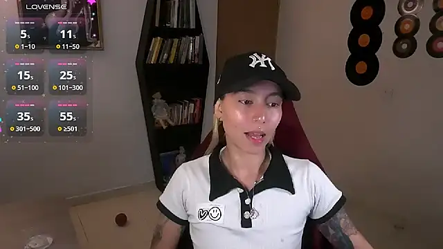 Saucy Jenn online show from 09/27/25, 01:32