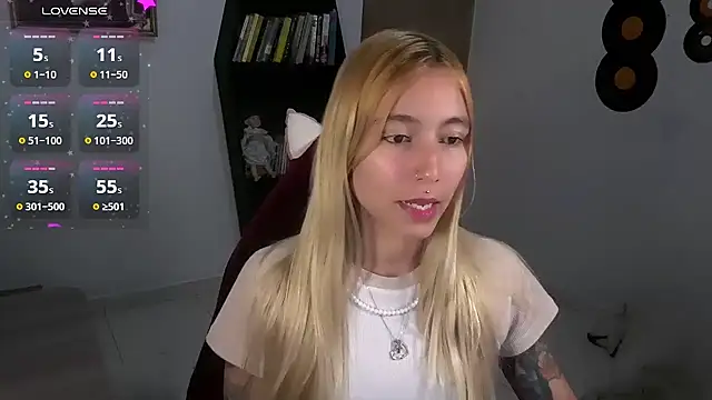 Saucy Jenn online show from 10/05/25, 01:48