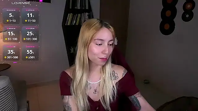 Saucy Jenn online show from 10/25/25, 02:52
