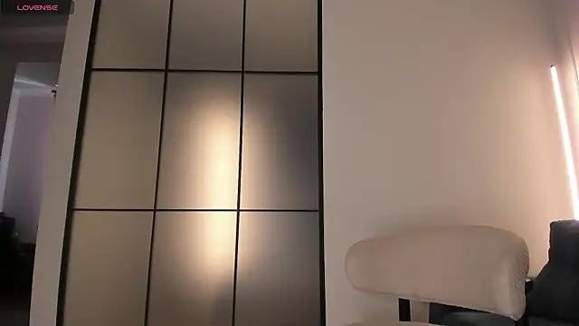 Lunaonekiss online show from 11/03/25, 08:04