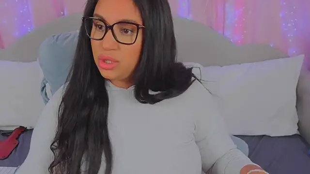 Snapshot of MeghanXO chatting on 12/18/24, 02:49 MeghanXO online show from 12/18/24, 02:49