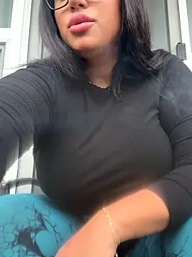 Snapshot of MeghanXO chatting on 09/13/25, 12:49 MeghanXO online show from 09/13/25, 12:49