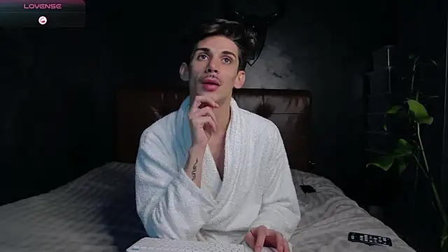 DanielCrush1 online show from 11/19/25, 05:13