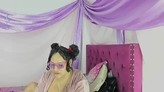 Snapshot of sirenadirtysexxx chatting on 09/19/25, 07:36 sirenadirtysexxx online show from 09/19/25, 07:36