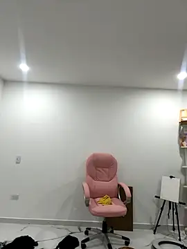 Snapshot of stormyy_ chatting on 10/24/25, 12:19 stormyy online show from 10/24/25, 12:19