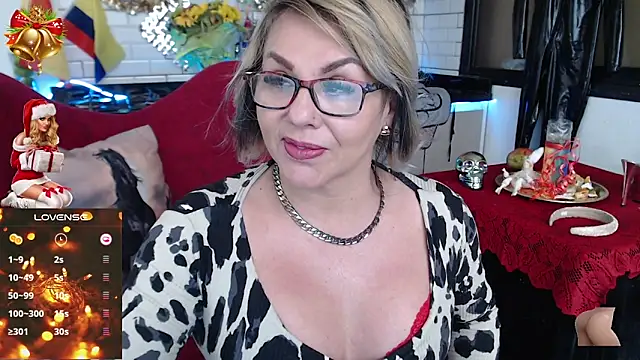 Snapshot of Myrnasexxx chatting on 12/28/24, 07:01 Myrnasexxx online show from 12/28/24, 07:01