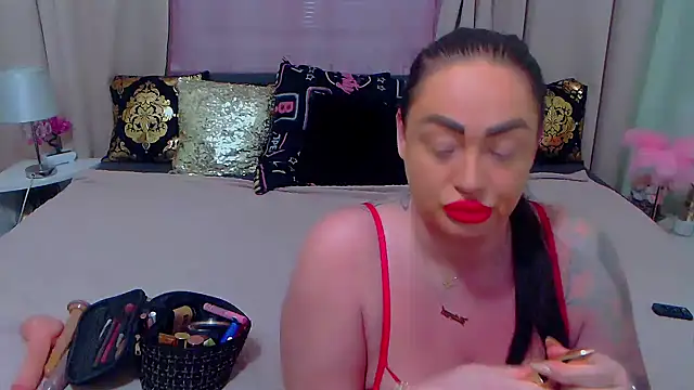 Snapshot of BustyVicky chatting on 12/07/24, 10:28 BustyVicky online show from 12/07/24, 10:28