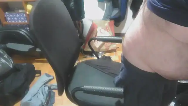 Snapshot of mikeyhotbear chatting on 12/02/24, 06:30 mikeyhotbear online show from 12/02/24, 06:30