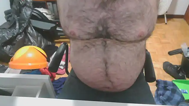 Snapshot of mikeyhotbear chatting on 12/16/24, 05:00 mikeyhotbear online show from 12/16/24, 05:00