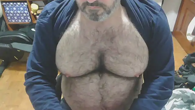 Snapshot of mikeyhotbear chatting on 12/18/24, 06:32 mikeyhotbear online show from 12/18/24, 06:32