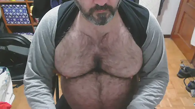 Snapshot of mikeyhotbear chatting on 01/07/25, 06:48 mikeyhotbear online show from 01/07/25, 06:48