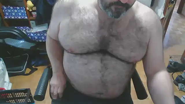 Snapshot of mikeyhotbear chatting on 01/07/25, 12:31 mikeyhotbear online show from 01/07/25, 12:31