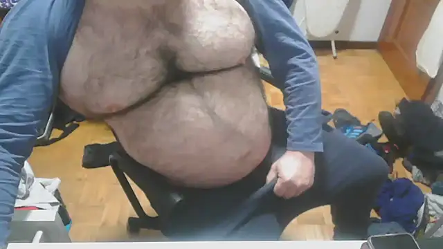 Snapshot of mikeyhotbear chatting on 01/10/25, 06:20 mikeyhotbear online show from 01/10/25, 06:20