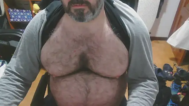 Snapshot of mikeyhotbear chatting on 01/13/25, 07:00 mikeyhotbear online show from 01/13/25, 07:00