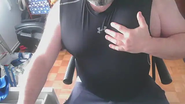 Snapshot of mikeyhotbear chatting on 01/13/25, 04:51 mikeyhotbear online show from 01/13/25, 04:51