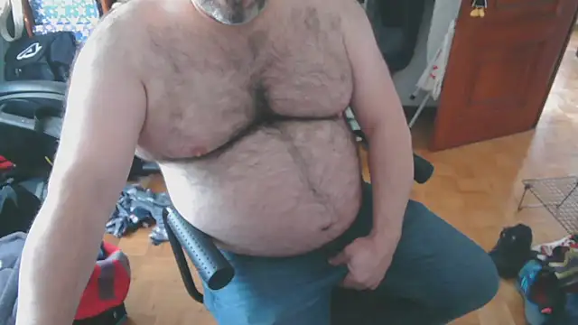 Snapshot of mikeyhotbear chatting on 01/21/25, 11:13 mikeyhotbear online show from 01/21/25, 11:13