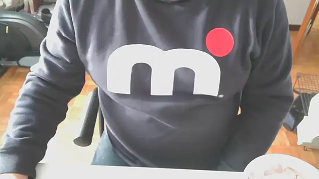 Snapshot of mikeyhotbear chatting on 02/26/25, 04:56 mikeyhotbear online show from 02/26/25, 04:56