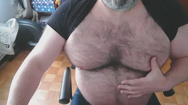 Snapshot of mikeyhotbear chatting on 03/19/25, 04:55 mikeyhotbear online show from 03/19/25, 04:55