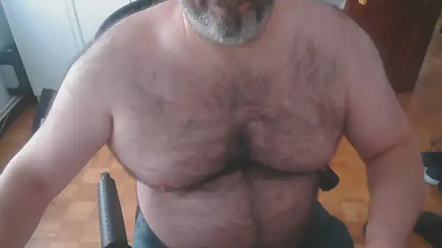 Snapshot of mikeyhotbear chatting on 10/29/25, 04:53 mikeyhotbear online show from 10/29/25, 04:53